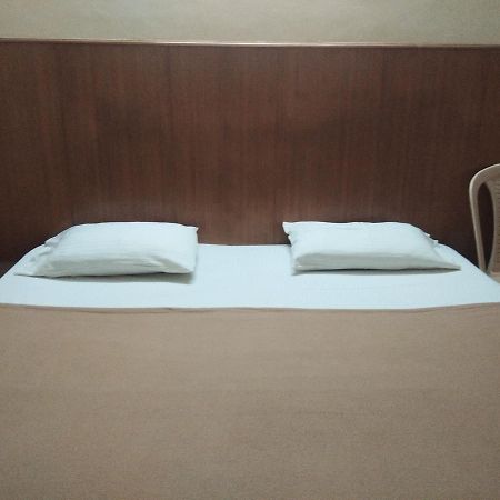 Veekay Tourist Home バンガロール エクステリア 写真