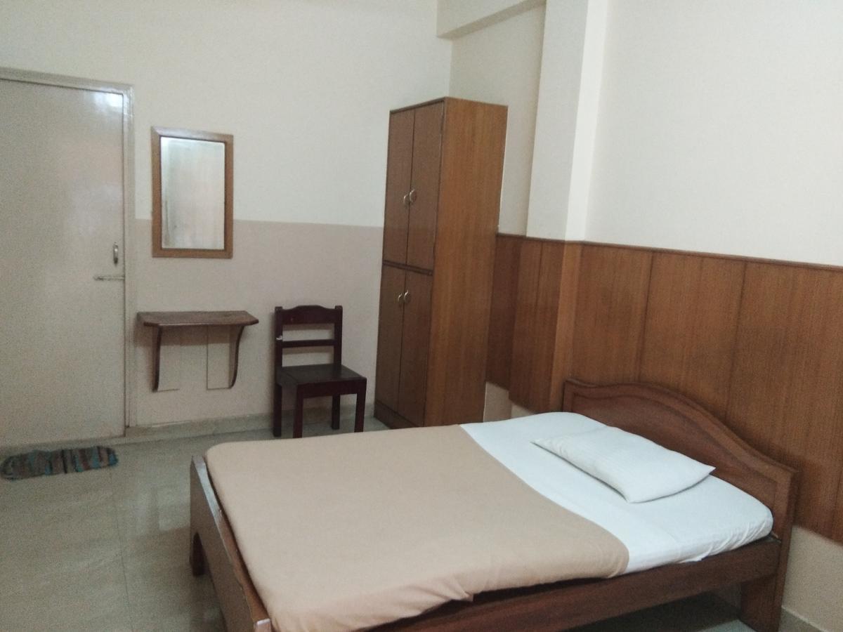 Veekay Tourist Home バンガロール エクステリア 写真