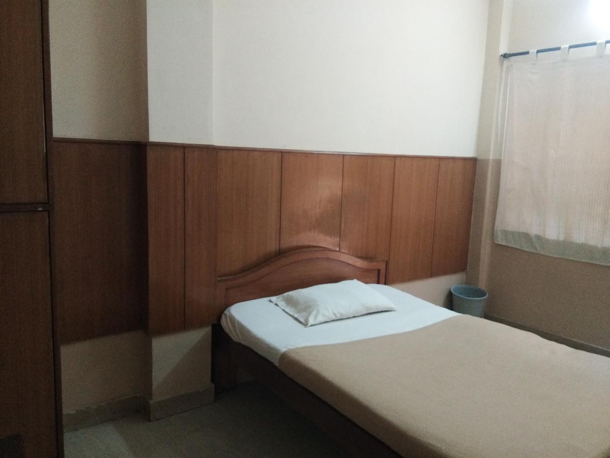 Veekay Tourist Home バンガロール エクステリア 写真