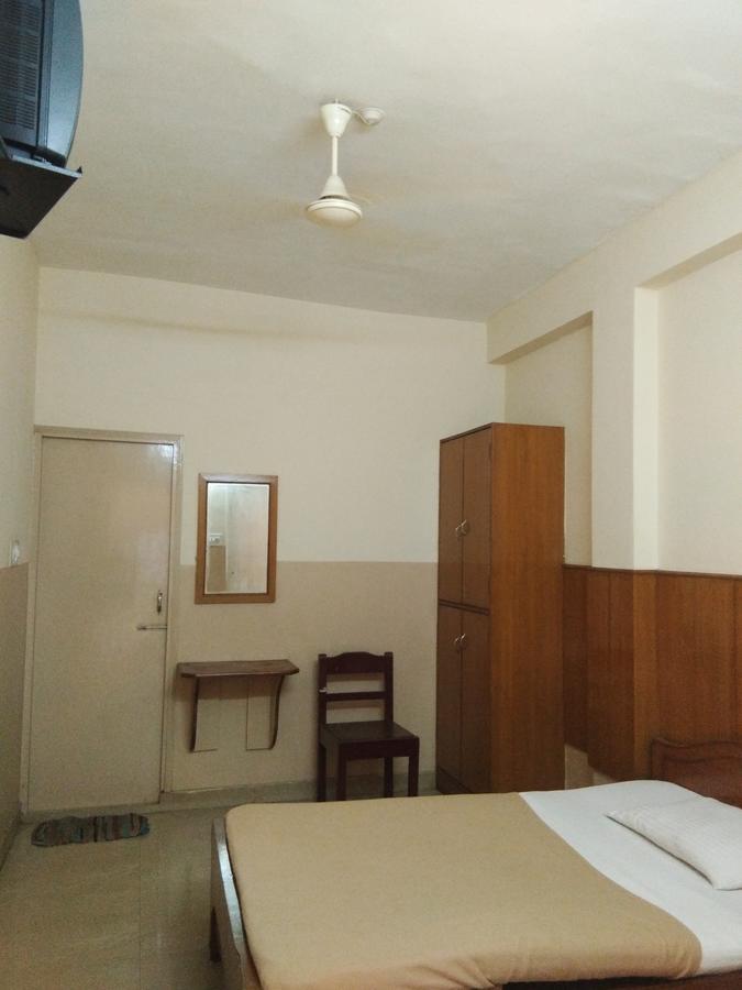 Veekay Tourist Home バンガロール エクステリア 写真
