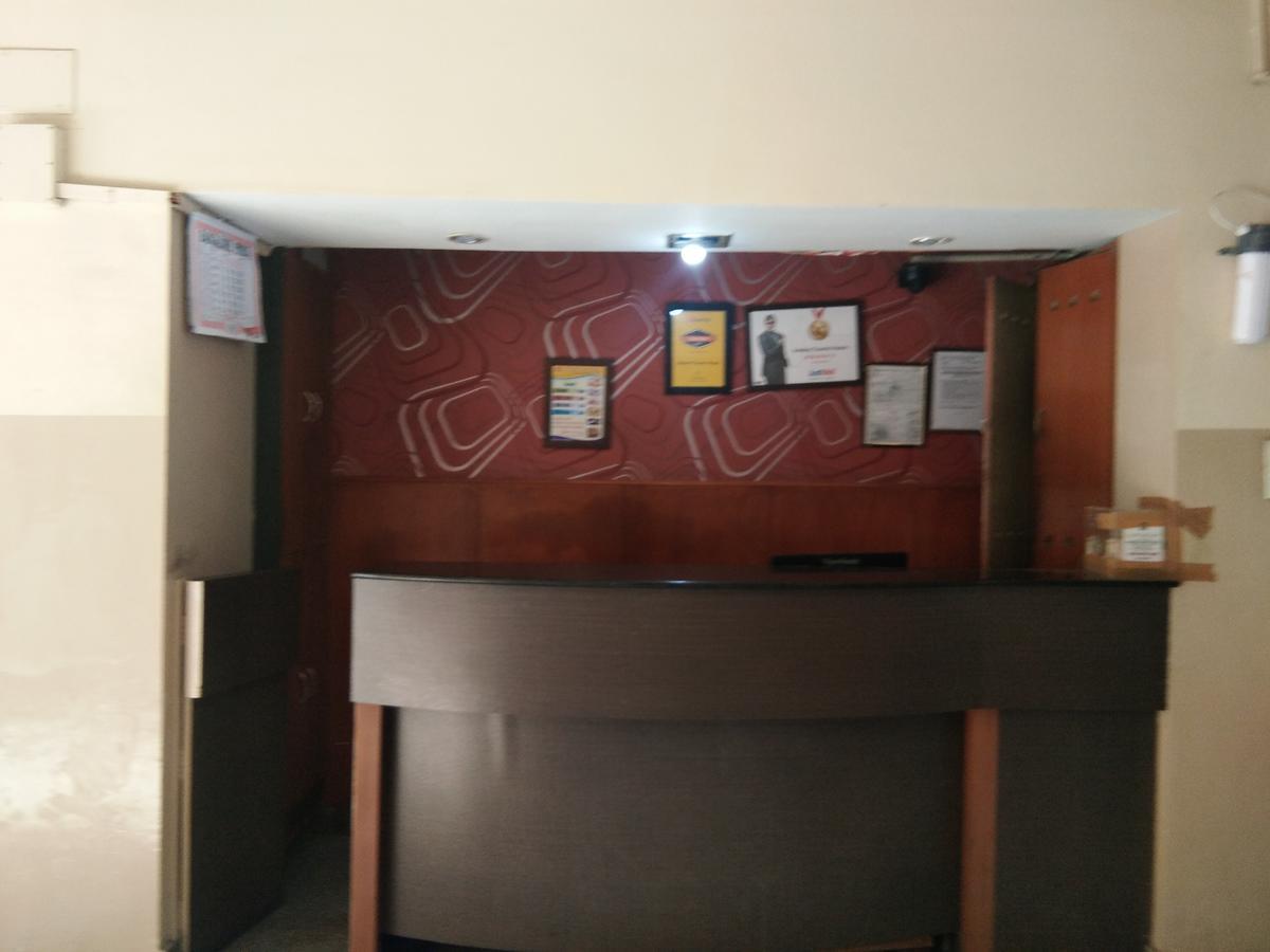 Veekay Tourist Home バンガロール エクステリア 写真
